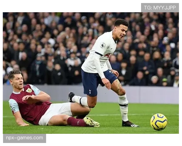 彭啸状态回暖，助中国足球关键战取胜