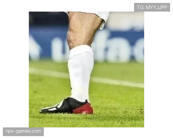 齐达内控球技艺再攀高峰，演绎足球艺术新境界