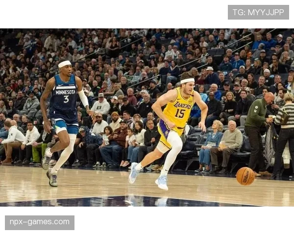 里夫斯无球跑动牵制防线，湖人进攻空间显著提升